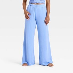 NWT Women’s Soft Terry Wide Leg Pants.     Light Blue.   XS